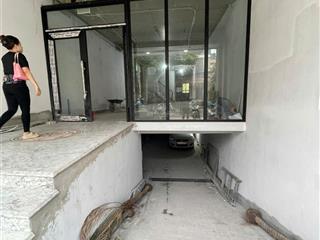 Cho thuê nhà mp hoàng hoa thám 130m2 x 5 tầng, mt 6m, thông sàn, có hầm, pccc.  0974 557 ***