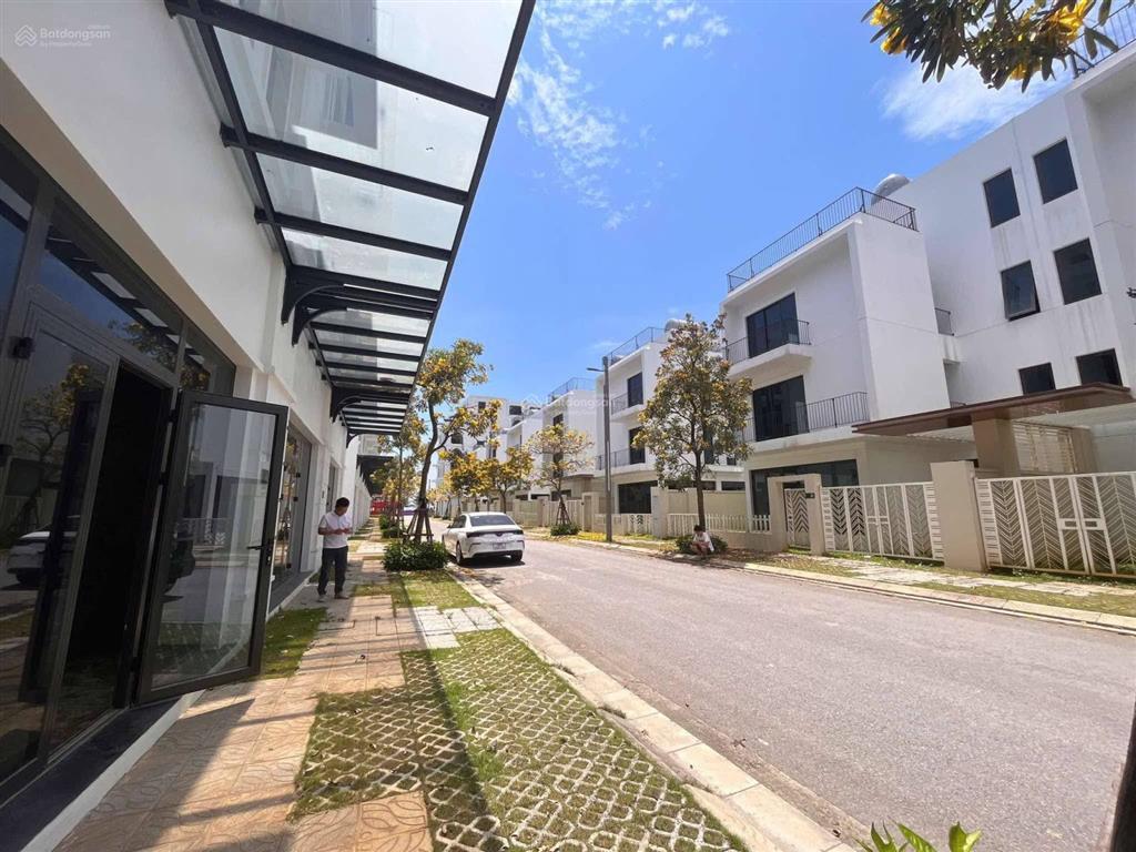 Chính chủ cần tiền bán gấp lô shophouse dự án vlasta  sầm sơn. giá rẻ nhất thị trường