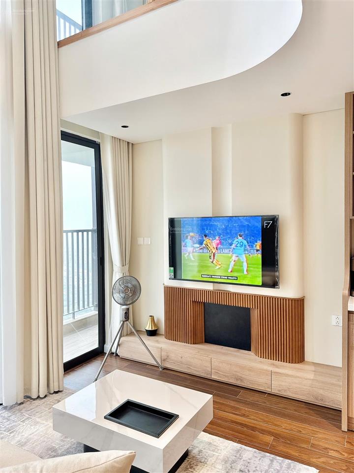 Bán căn skyvilla onsen tòa r1 full nội thất view hồ thiên nga sông hồng