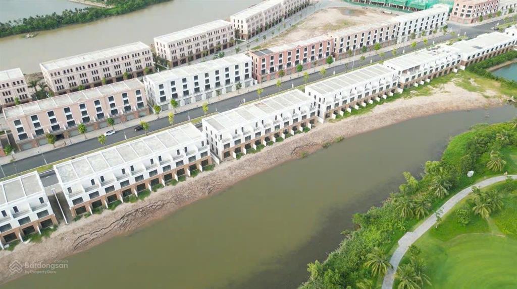 Xẻ khe shop 135m2 sát vincom, mặt đường tương lai giá 11.3 tỷ.