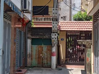 Bán gấp nhà 4 tầng, ô tô đỗ cửa. hướng đông nam