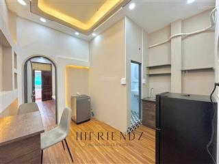 Cho thuê chung cư mini 2pn 1wc mặt tiền quận 5, free 2 xe trong nhà, mới xây 100%, trống sẵn ở liền