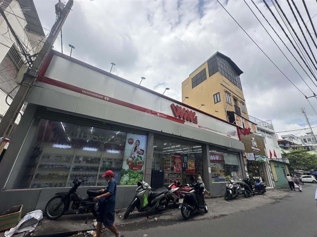 Hẻm vip 285 cách mạng tháng tám. dt 100m2, xây dựng 80m2. hđt 70 triệu/tháng. giá chỉ 18 tỷ