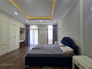 Biệt thự phong cách phục hưng ngay trung tâm tân bình chỉ 300m ra sân bay