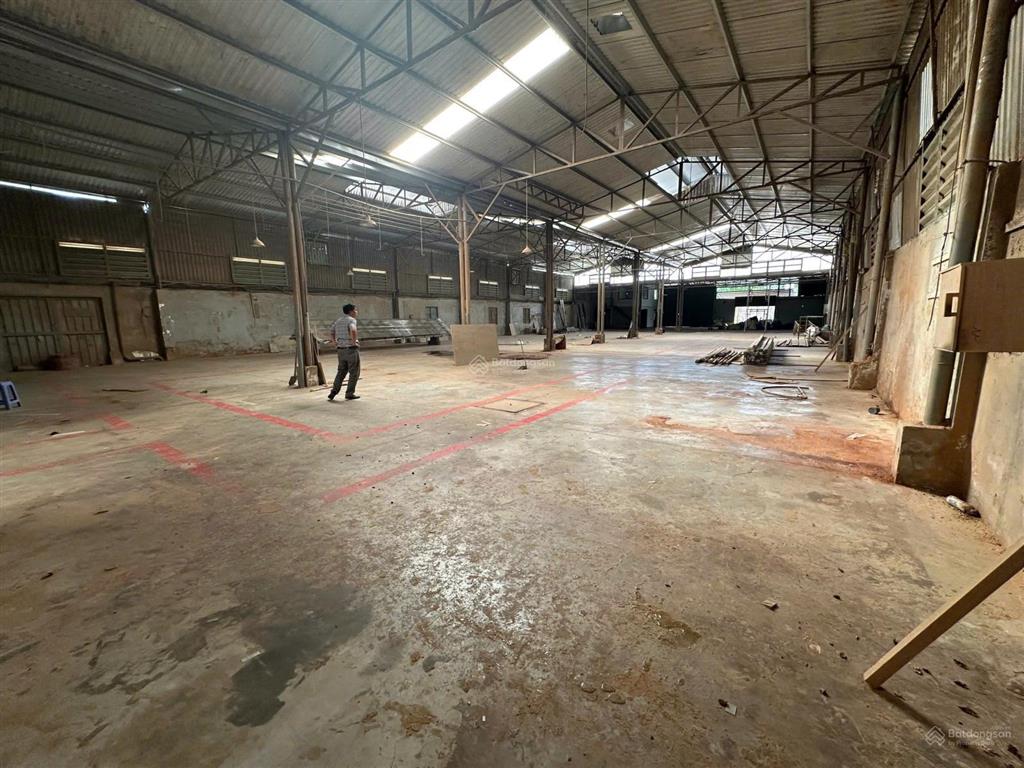 Cho thuê kho xưởng mặt tiền đg nguyễn văn bứa hóc môn dt 1500m2 65tr