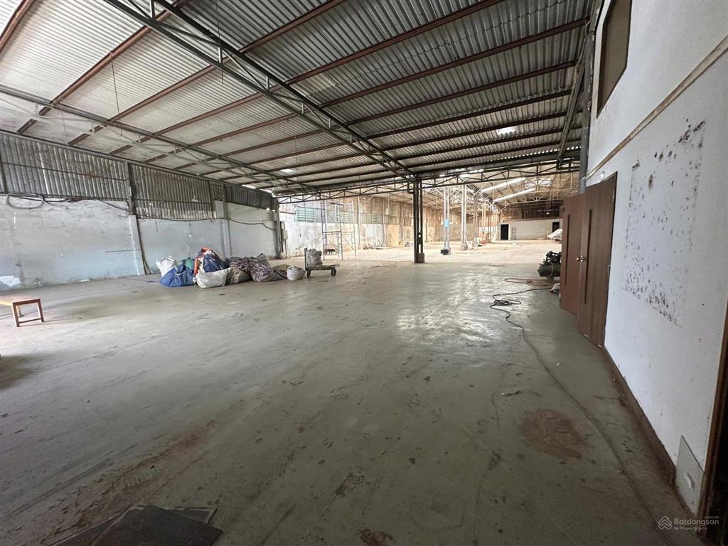 Cho thuê kho xưởng mặt tiền đg nguyễn văn bứa hóc môn dt 1500m2 65tr