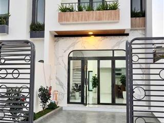 Còn căn duy nhất dọn vào ở gần đại học quốc tế miền đông