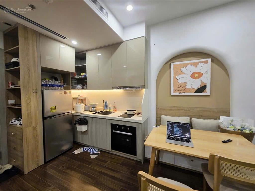 Bán gấp căn hộ 1n+1, 48m2, tòa b masteri, view hồ,
giá 5.180 tỷ.  0382 938 ***