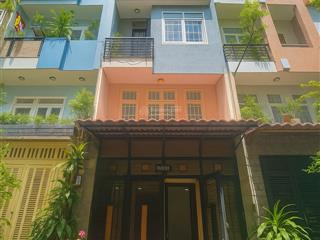 Nguyên căn q3 chỉ 15 tr/th  nhà 3 tầng, 3pn  gần vòng xoay lý thái tổ
