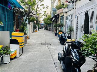 Nhà đẹp hxh âu dương lân, q8  cách mặt tiền vài bước chân  giá tốt nhỉnh 6,x tỷ xíu  ngang 4,3m