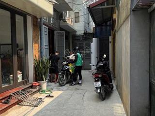 Bán nhà thanh am, long biên, 48m, nhà 3 tầng đủ công năng, giá 5.75tỷ. ngõ nông, oto đỗ cửa