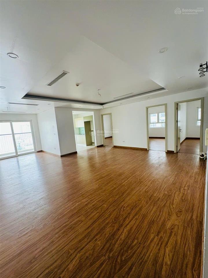 Tôi cần bán căn 3pn chung cư ct3 mễ trì hạ, dt 142m2, không đồ giá 8 tỷ. 0977 632 ***