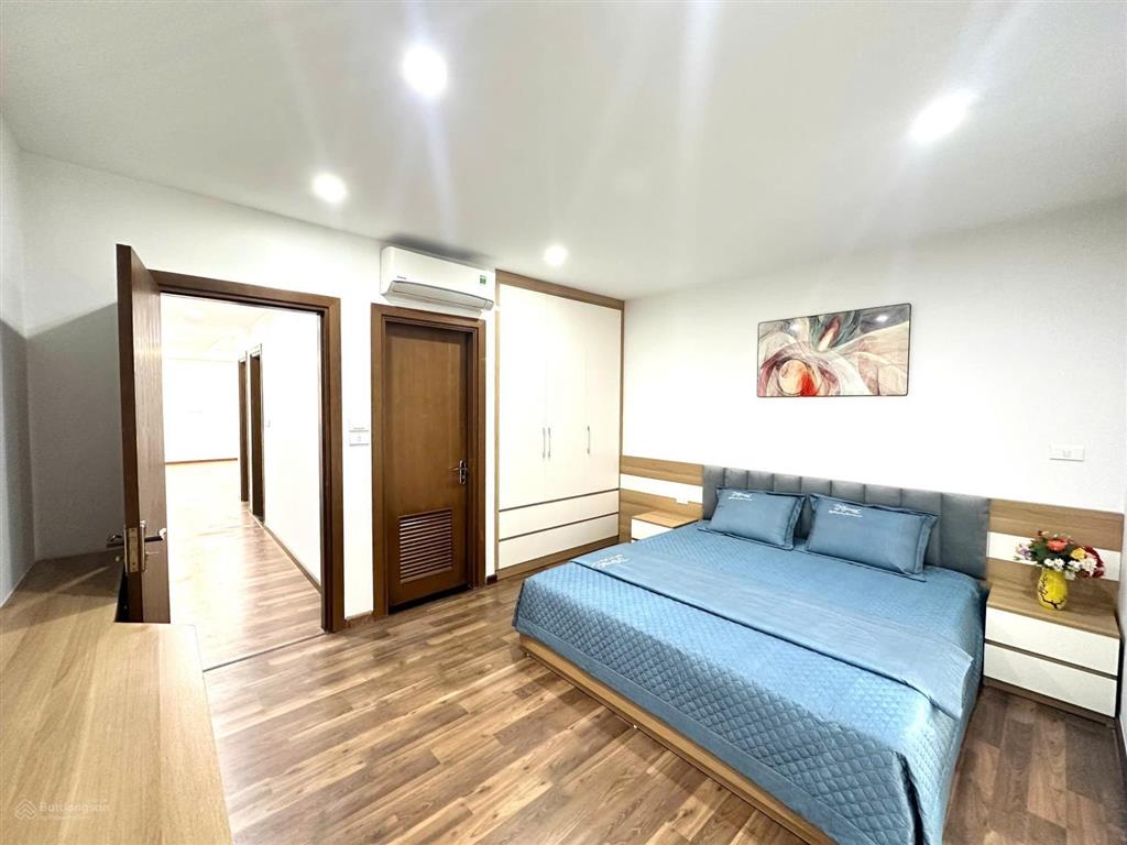 Tôi cần bán căn góc 4pn ,170 m2 tòa sky 88 láng hạ, giá 22 tỷ.  0977 632 ***