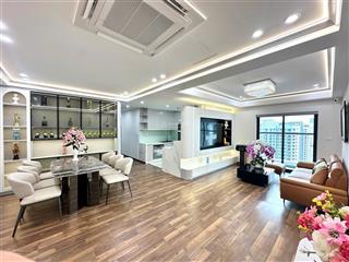 Tôi cần bán căn góc 4pn ,170 m2 tòa sky 88 láng hạ, giá 22 tỷ.  0977 632 ***