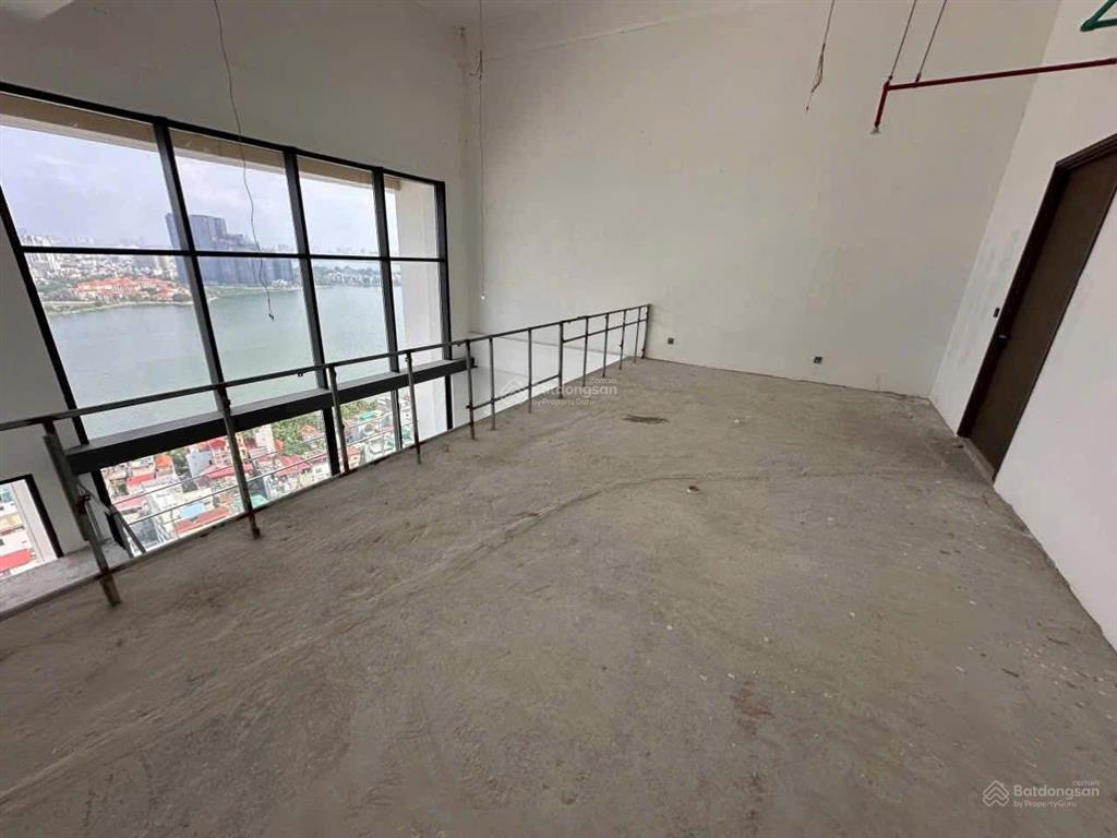 Tôi cần bán căn duplex thô 252m2, 4pn tòa udic westlake tây hồ, giá 18 tỷ. 0977 632 ***