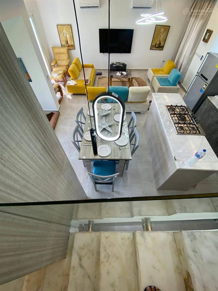 Nhà tôi cần bán căn duplex roman 250m2, sổ lâu dài 4pn, giá 19 tỷ. trực tiếp 0977 632 ***