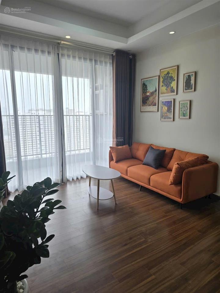 Gia đình cần bán căn 4pn 172m2 tại gold season,giá 14 tỷ . 0977 632 ***