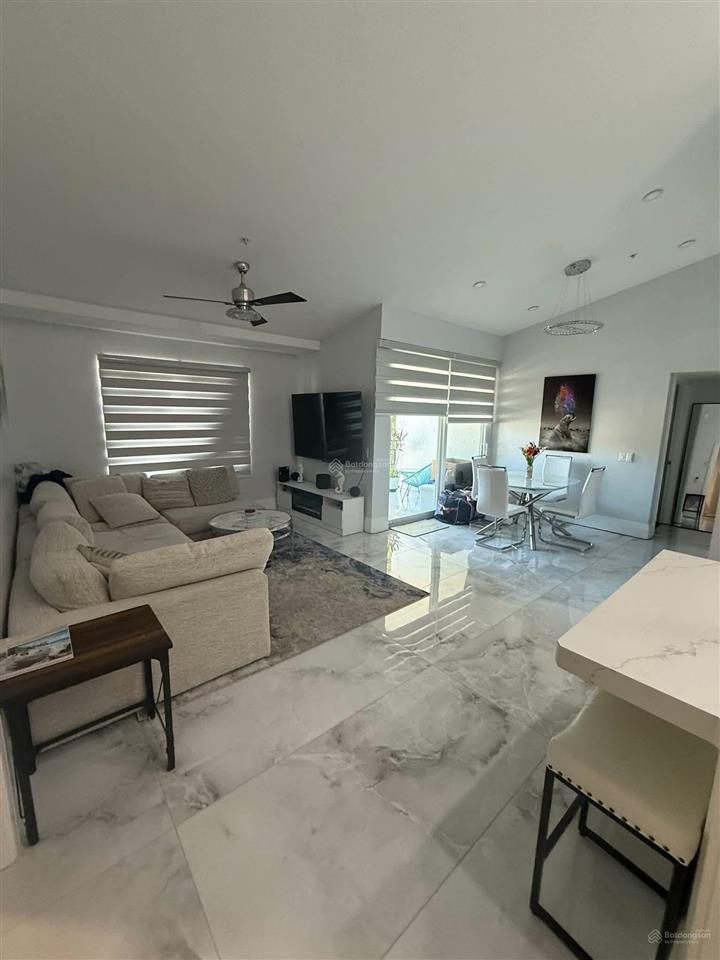 Tôi bán thiện chí căn góc 3pn 179.9m2 tòa royal city, giá bán 18 tỷ. 0977 632 ***