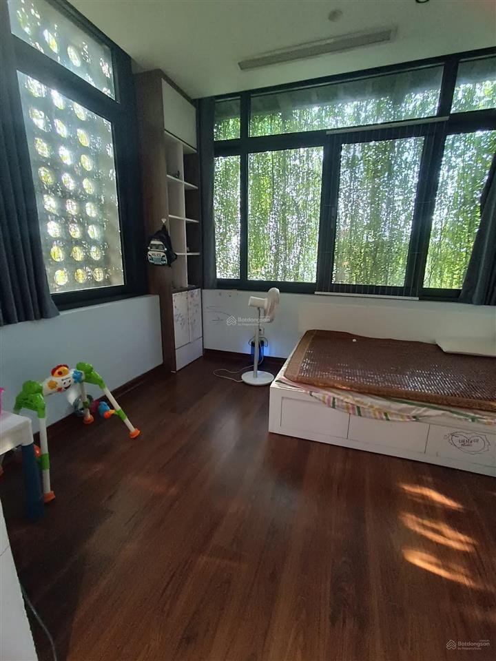 Tôi cần bán căn penthouse tòa n04,dt 305m2 thành thái,có vườn 80m2,view hồ, giá 23 tỷ. 0977 632 ***