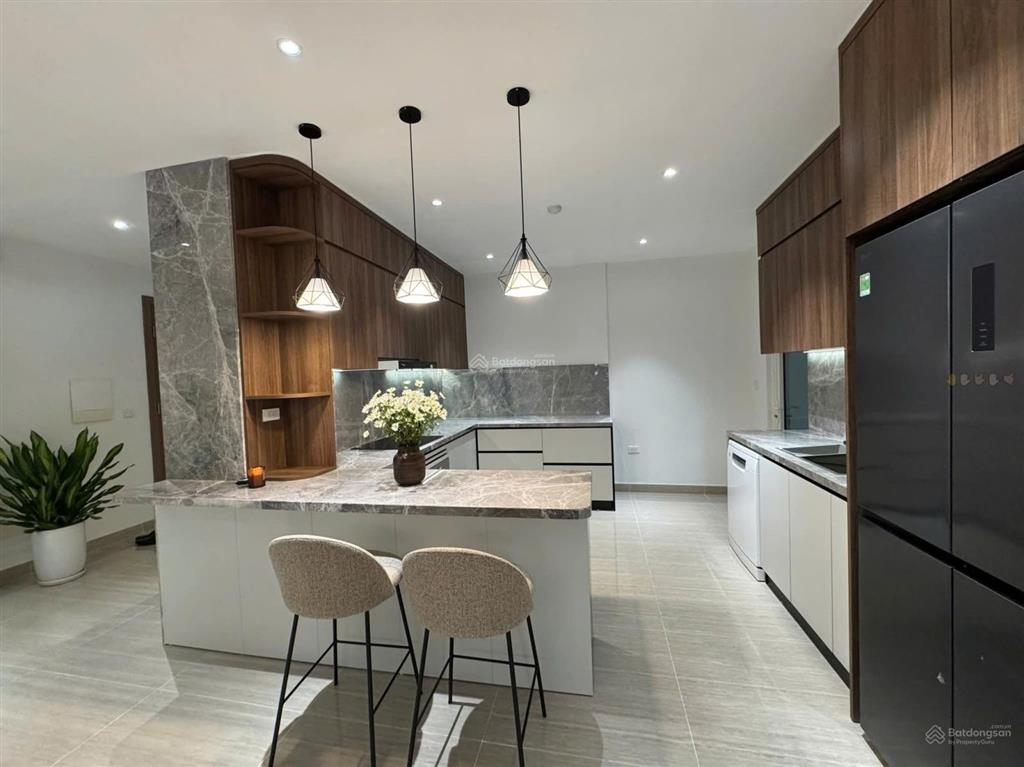 Gia đình cần bán căn duplex 180m2 3pn tòa bea sky, giá 10.5 tỷ.  0977 632 ***