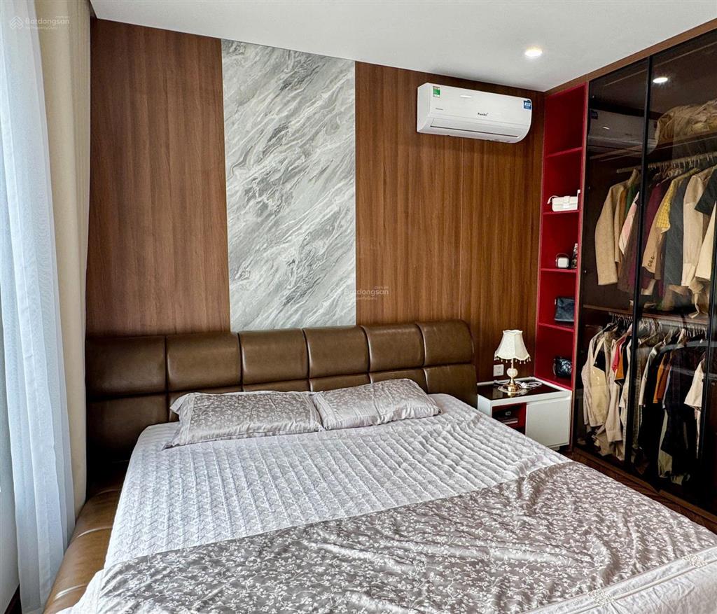 Tôi cần bán căn 3pn 115 m2 tòa sky central, giá bao gồm nội thất 9,8 tỷ.  0977 632 ***