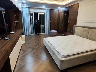 Tôi cần bán căn 3pn+1, 181m2 tầng 4 tòa hdi, nội thất nguyên bản cđt, giá 30 tỷ.  0977 632 ***