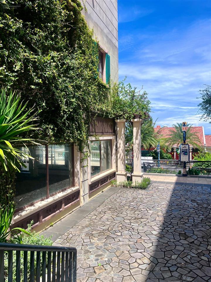 Shophouse căn góc giá tốt nhất, 5 tầng, view biển, vị trí dễ tiếp cận, chỉ 17,x tỷ