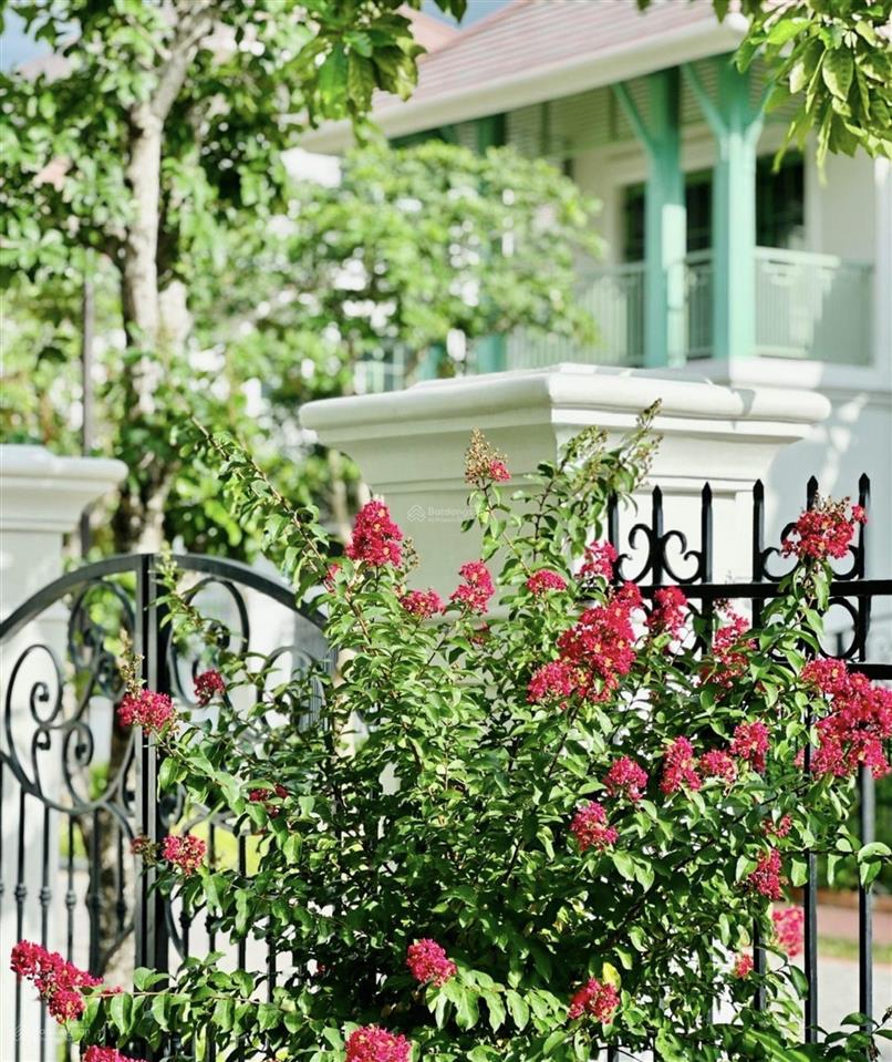 Bán căn biệt thự tropical giá rẻ nhất, nằm ngay gần công viên lớn nhất dự án, giá chỉ 15.x tỷ