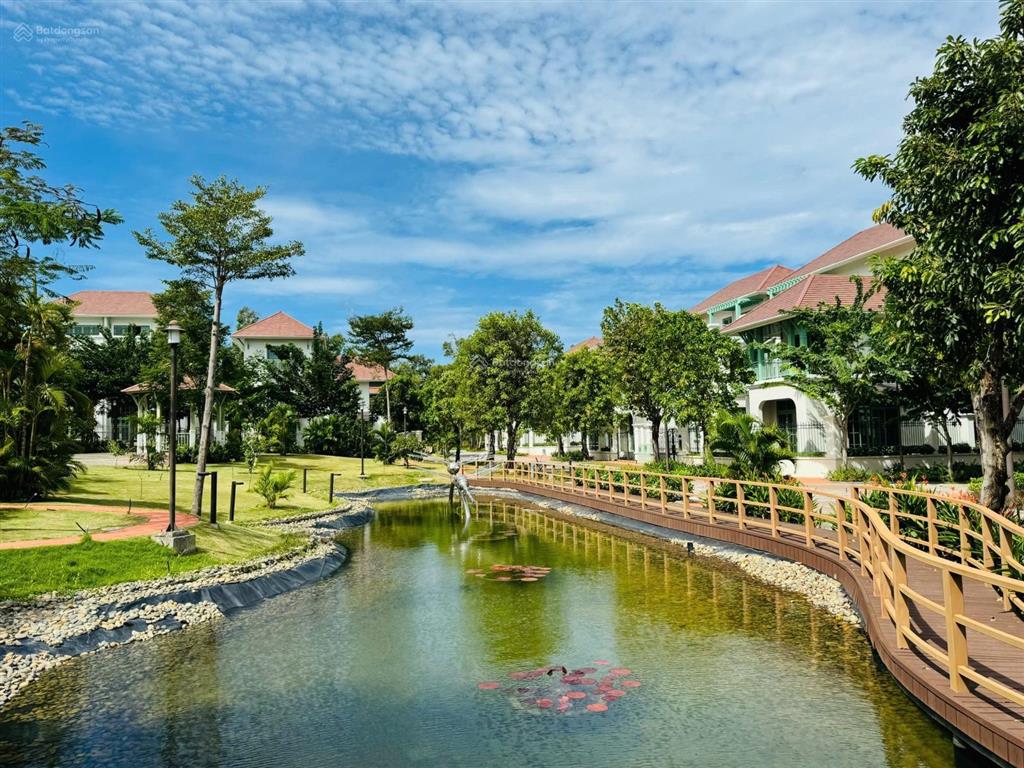 Bán căn biệt thự tropical giá rẻ nhất, nằm ngay gần công viên lớn nhất dự án, giá chỉ 15.x tỷ