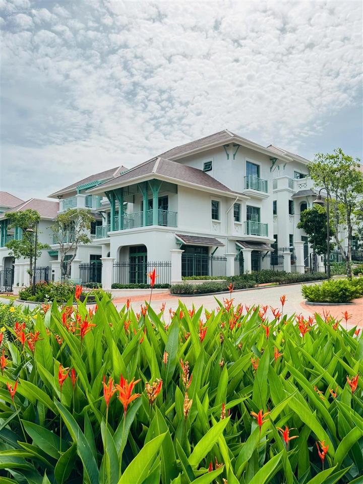 Bán căn biệt thự tropical giá rẻ nhất, nằm ngay gần công viên lớn nhất dự án, giá chỉ 15.x tỷ