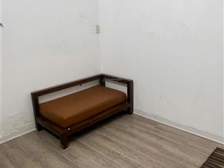 Bạn e gửi cho thuê 2 phòng trần đăng ninh, có sẵn wc, điều hoà, tủ, sofa, làm việc trực tiếp chủ