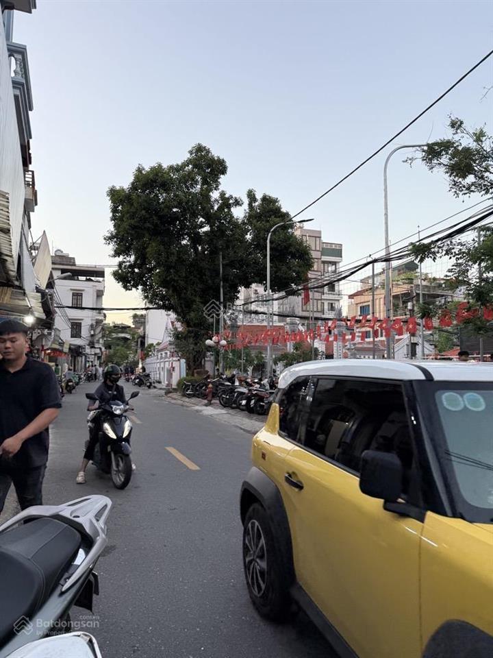 Bán đất mặt phố ô cách, kinh doanh tấp nập, tương lai sáng, đầu tư, tăng giá, giữ tiền, dòng tiền