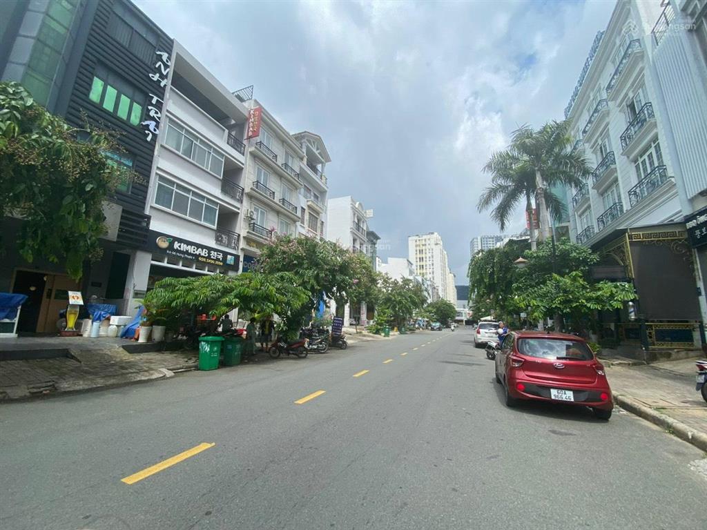 Bán nhà phồ hưng gia pmh q7 giá chỉ có 28,5tỷ full nội thất đẹp, có thang máy.  0907 263 *** mỹ