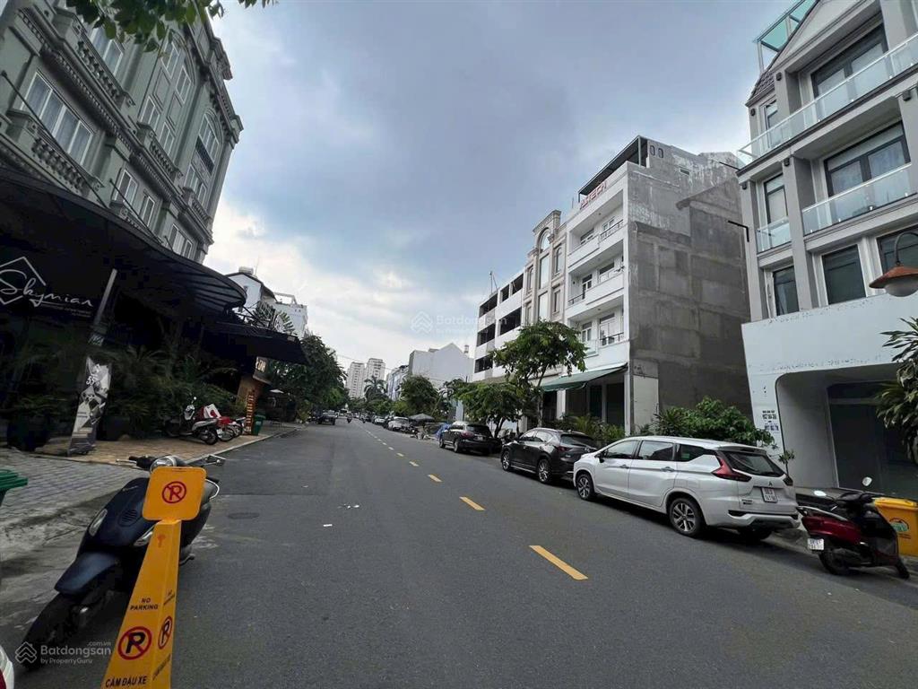 Bán nhà phồ hưng gia pmh q7 giá chỉ có 28,5tỷ full nội thất đẹp, có thang máy.  0907 263 *** mỹ