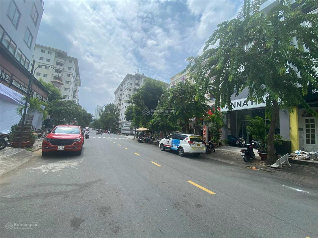 Bán nhà phồ hưng gia pmh q7 giá chỉ có 28,5tỷ full nội thất đẹp, có thang máy.  0907 263 *** mỹ