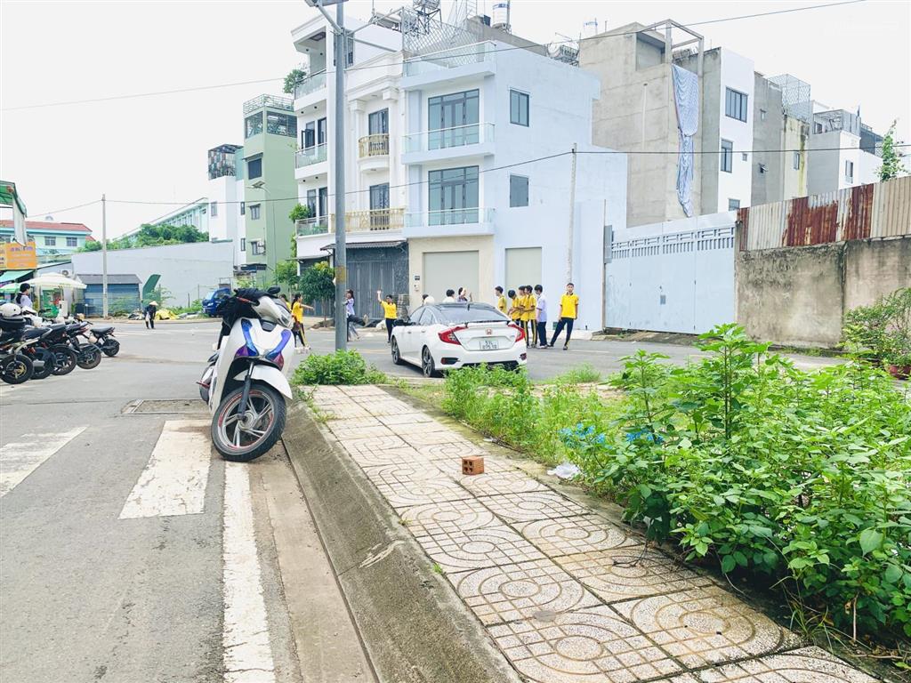Bán đất góc 2mt đường 12m kdc ubnd bhh, bình tân. dt 5,8 x 11m, full thổ cư, shr.