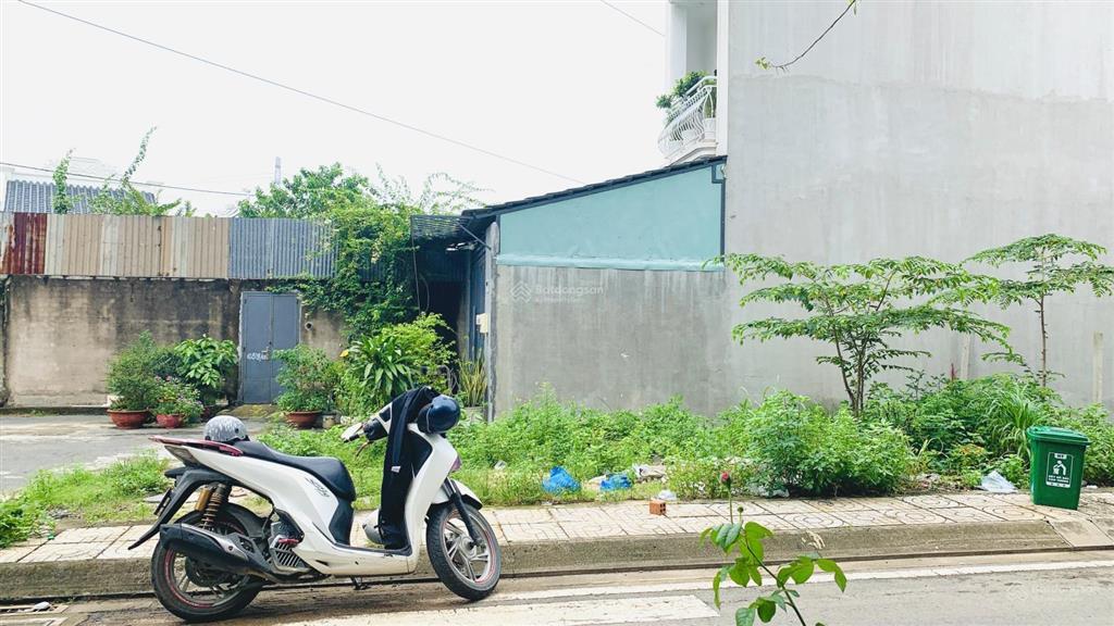Bán đất góc 2mt đường 12m kdc ubnd bhh, bình tân. dt 5,8 x 11m, full thổ cư, shr.