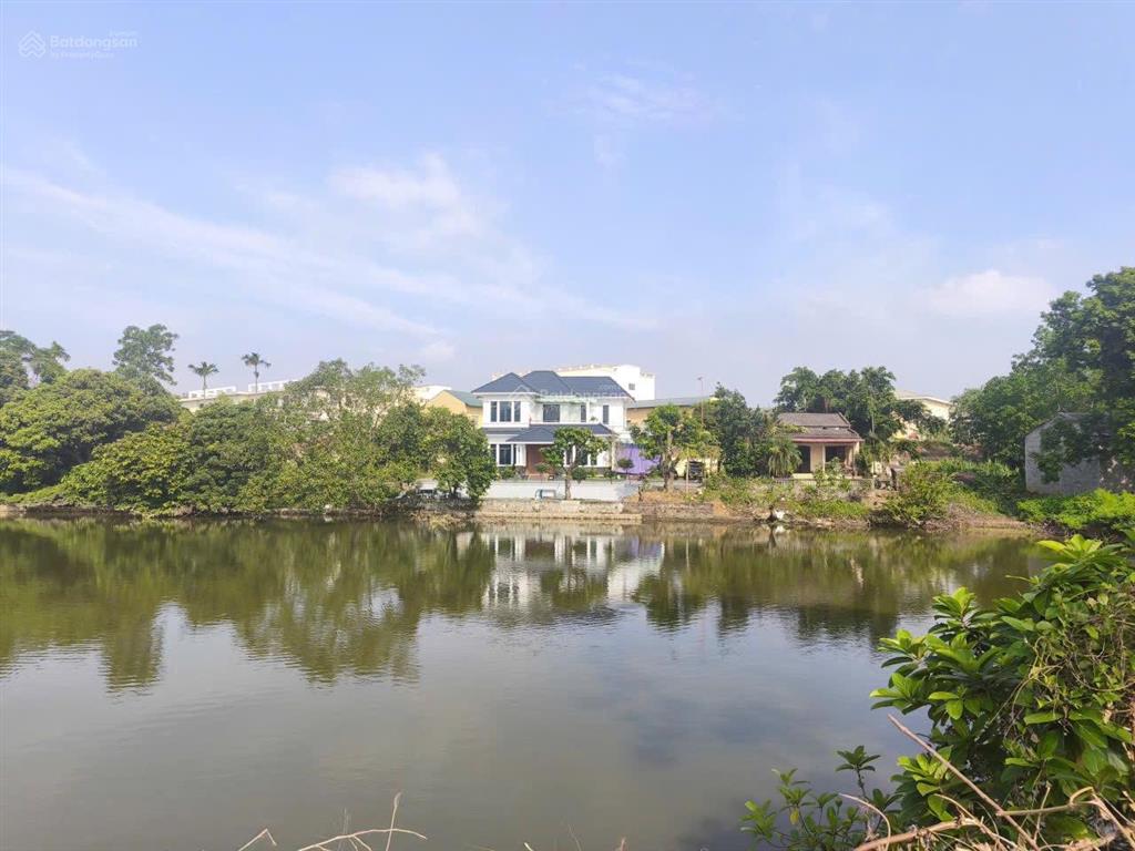 Chủ cần bán gấp lô đất 360 m2 full thổ cư  mặt view hồ vị trí đắc địa