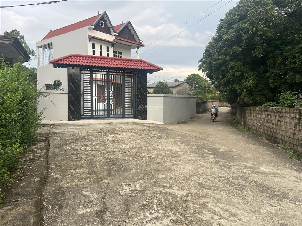 Chủ cần bán gấp lô đất 360 m2 full thổ cư  mặt view hồ vị trí đắc địa