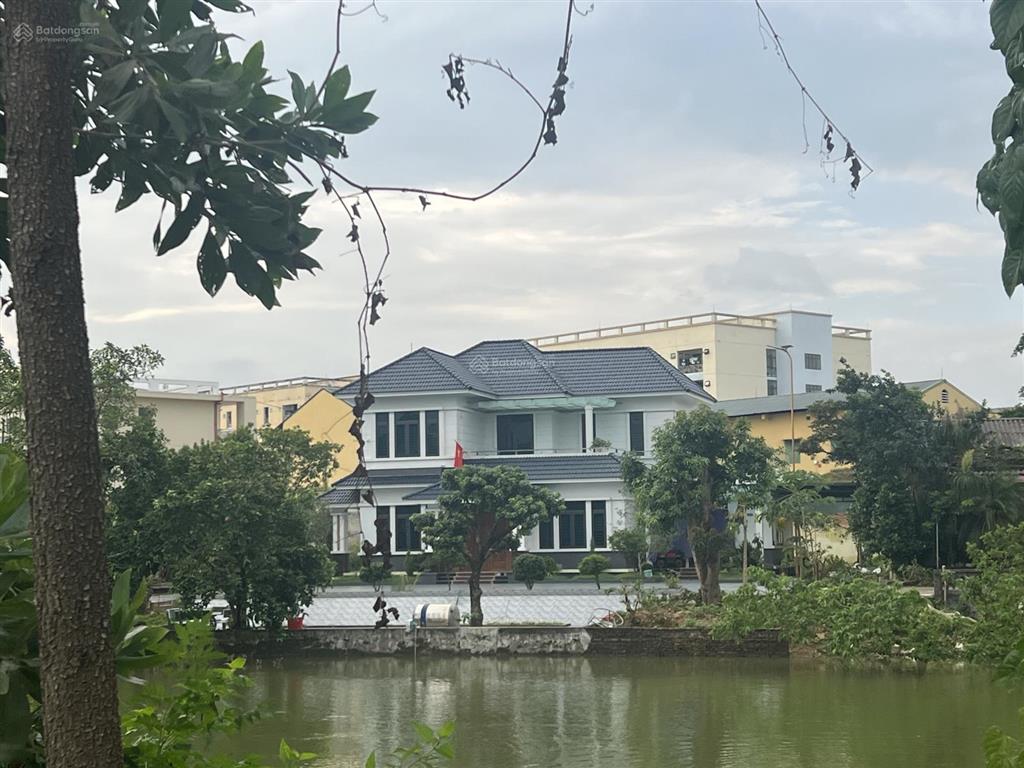 Chủ cần bán gấp lô đất 360 m2 full thổ cư  mặt view hồ vị trí đắc địa