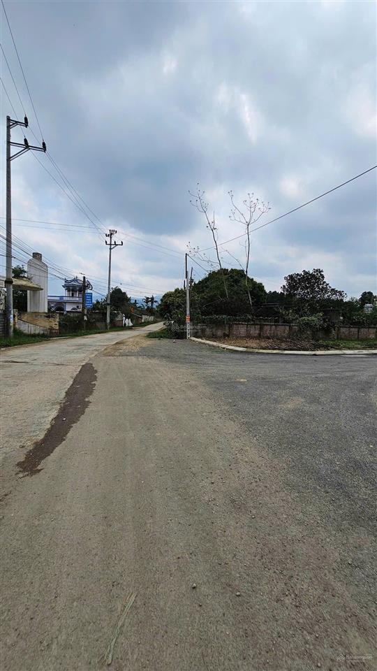 Em cần bán gấp 102m  mặt trục chính liên xã nhuận trạch  đất sát với khu dự án drem ner