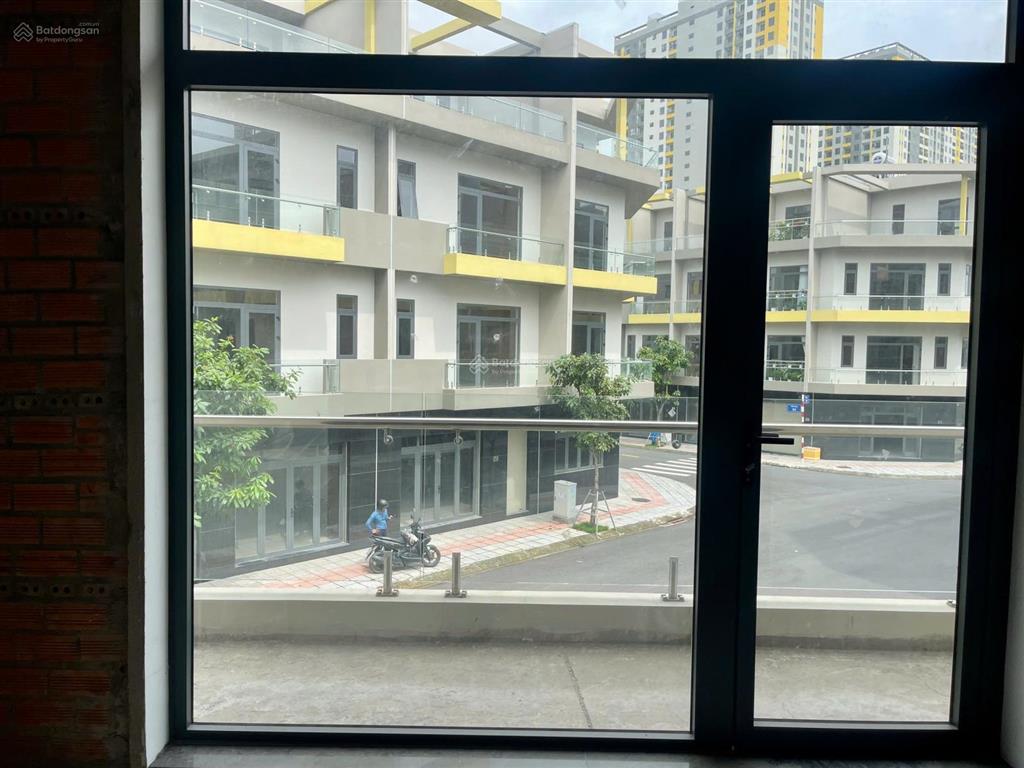 Cơ hội duy nhất sở hữu nhà phố 5pn 6wc tại khu đô thị compound bcons univalley làng đại học qgtphcm