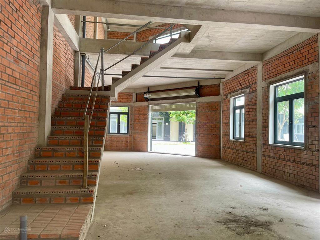 Cơ hội duy nhất sở hữu nhà phố 5pn 6wc tại khu đô thị compound bcons univalley làng đại học qgtphcm