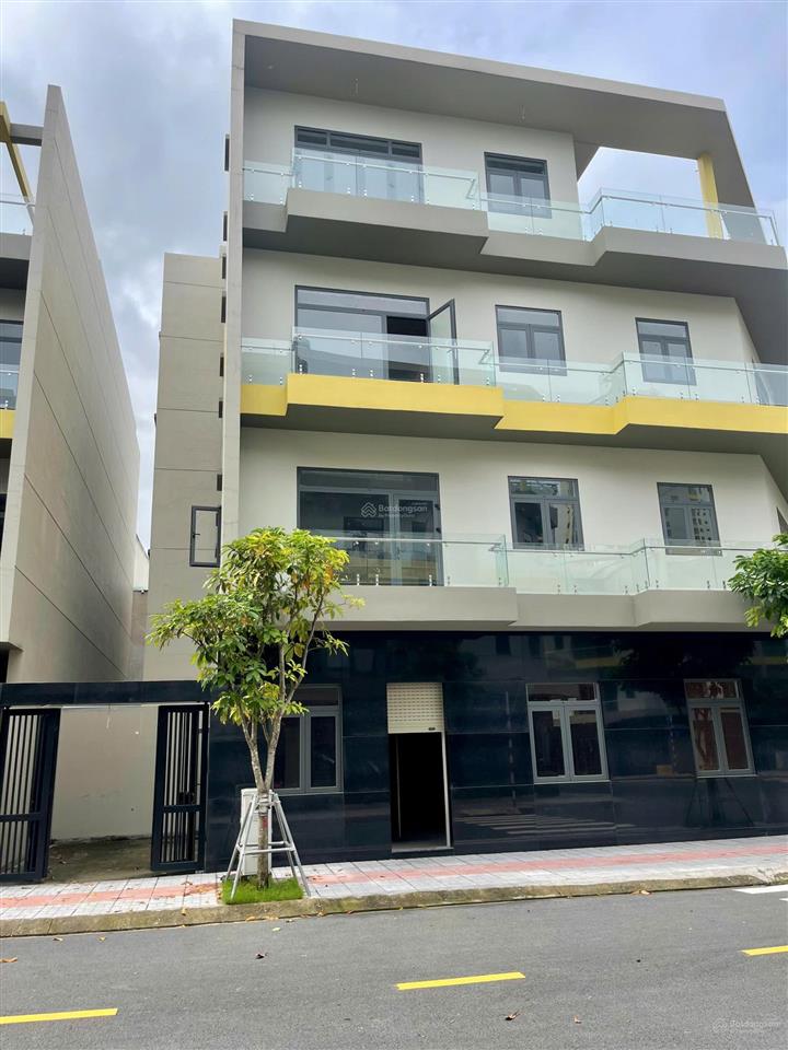 Cơ hội duy nhất sở hữu nhà phố 5pn 6wc tại khu đô thị compound bcons univalley làng đại học qgtphcm