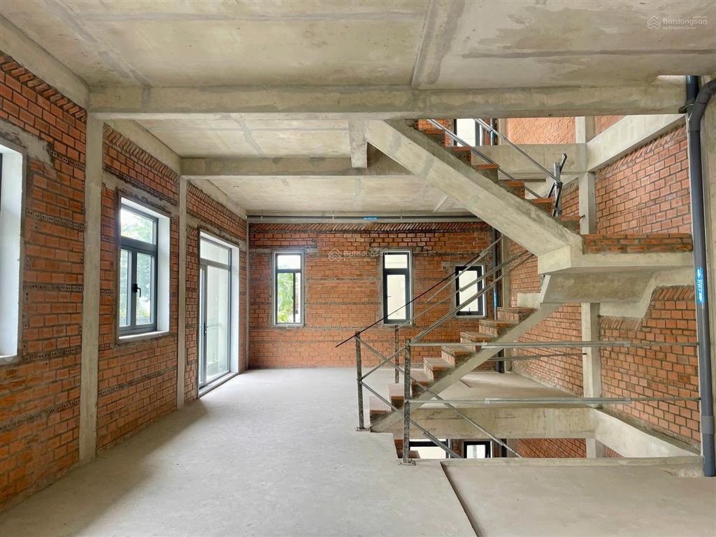 Cơ hội duy nhất sở hữu nhà phố 5pn 6wc tại khu đô thị compound bcons univalley làng đại học qgtphcm