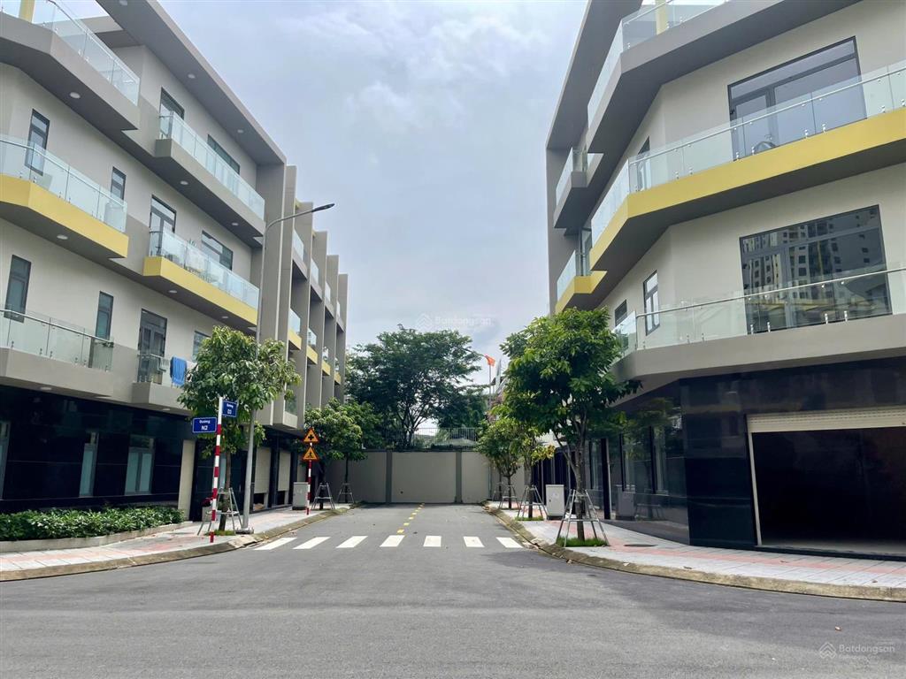 Cơ hội duy nhất sở hữu nhà phố 5pn 6wc tại khu đô thị compound bcons univalley làng đại học qgtphcm