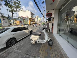 Cho thuê văn phòng mt võ văn ngân. đối diện nhà văn hóa tp. thủ đức. có 4 phòng nhỏ, 2 phòng lớn