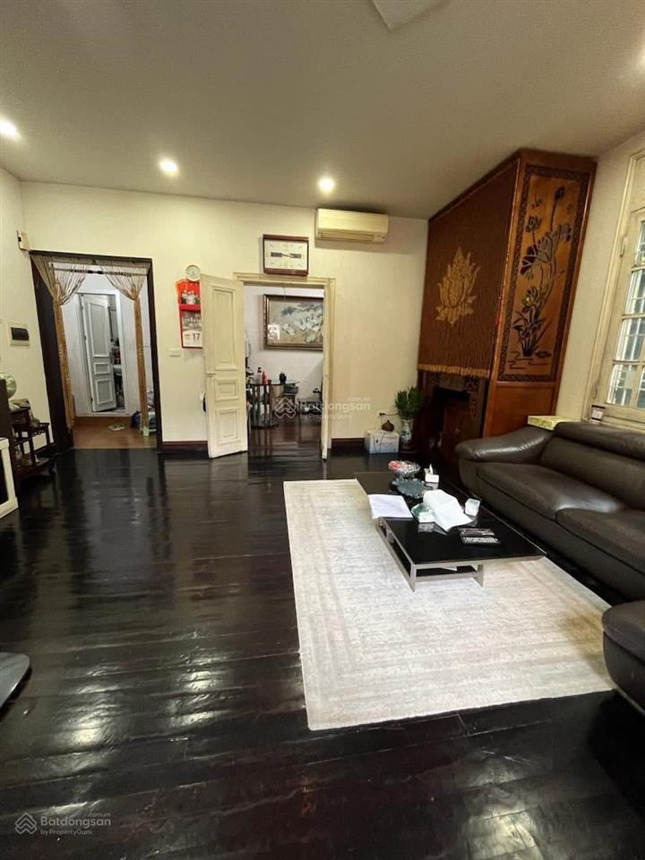 Tầng 2 phố lê thánh tông  nhà nguyên bản  ban công 7m  siêu hiếm