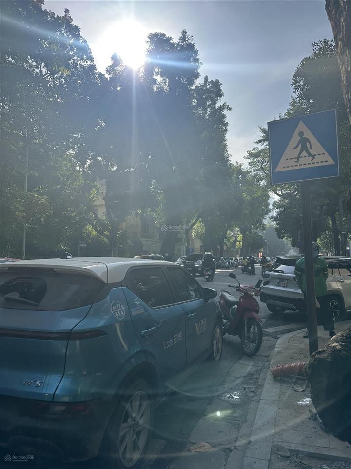 Tầng 2 phố lê thánh tông  nhà nguyên bản  ban công 7m  siêu hiếm