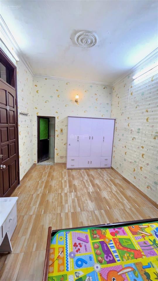 Phố triều khúc  30m ra mặt phố  ngõ thoáng rộng  gần nhiều trường học  bộ công an